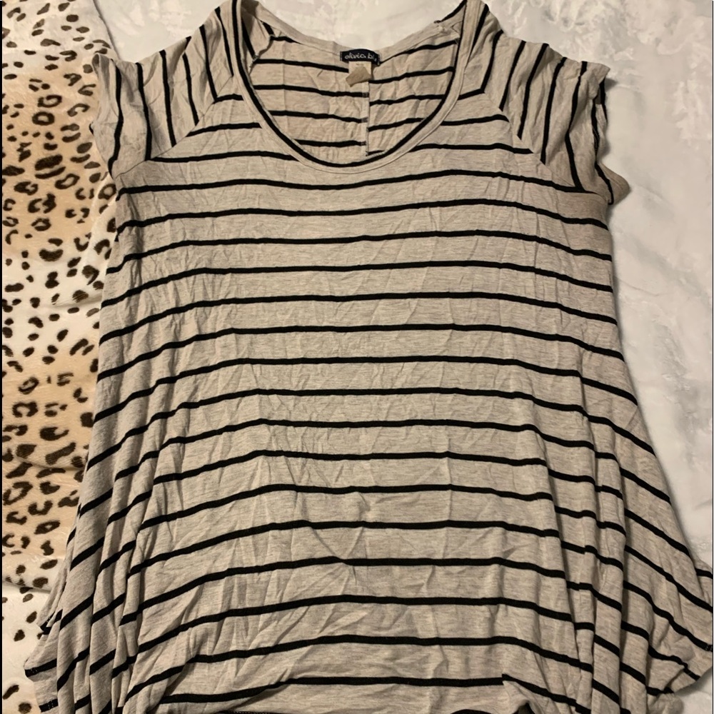 2x tan and black flowy top from the maxx
